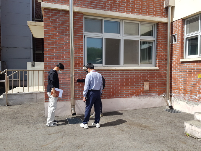 구리남양주교육지원청은 관내 160개 학교를 대상으로 누수 취약부 및 배수로 특별점검을 실시했다.(사진=구리남양주교육지원청 제공)