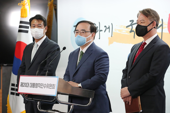  김성한 대통령실 국가안보실장 내정자가 1일 서울 종로구 통의동 인수위에서 국가안보실 인선에 대해 브리핑하고 있다. (사진=인수위사진기자단/연합뉴스 제공)