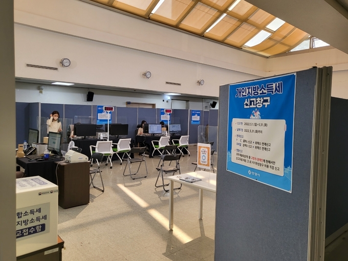 안양시가 종합소득세 신고납부의 달을 맞아 세무서와 합동으로 청사 별관 2층 홍보홀에 신고창구를 설치, 5월 한 달 동안 운영한다.(사진=안양시 제공)