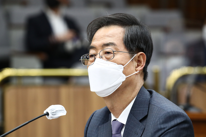  한덕수 위원장이 2일 오전 국회에서 열린 인사청문회에서 의원질의에 답변하고 있다. (사진=국회사진기자단/연합뉴스 제공)