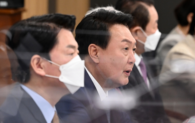 윤석열 20대 대통령 당선인이 3일 오전 서울 종로구 삼청동 대통령직인수위원회에서 열린 전체 회의에서 발언하고 있다. (사진=공동취재/연합뉴스 제공)