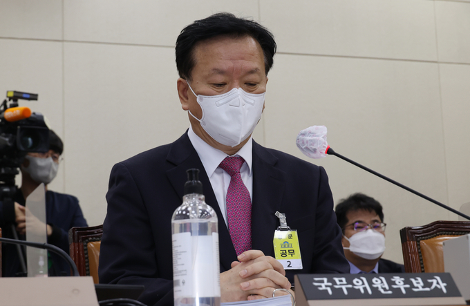 정호영 보건복지부 장관 후보자가 3일 오전 국회에서 열린 인사청문회에서 의원들의 자료 미제출 지적이 이어지자 곤혹스러운 표정을 짓고 있다. (사진=국회사진기자단/연합뉴스 제공)