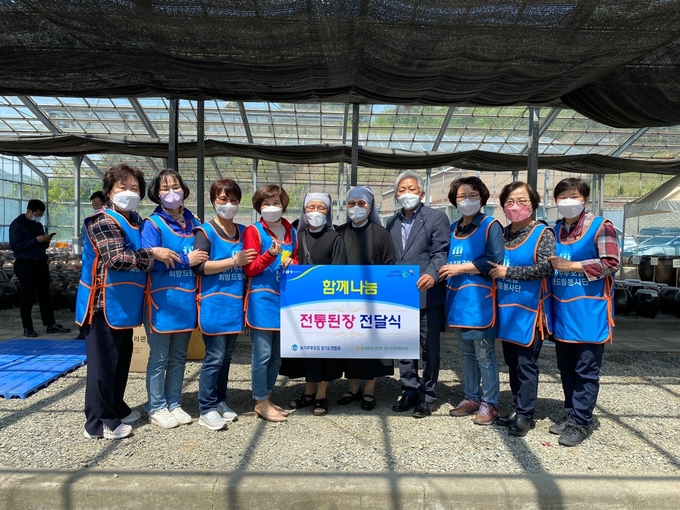 함께나눔 전통된장 전달식. (사진=농협중앙회 경기지역본부 제공)
