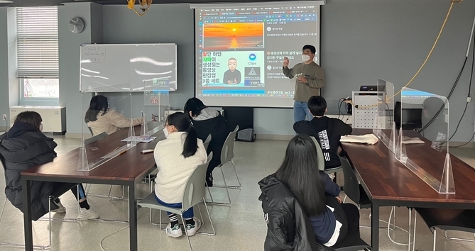 군포시미디어센터가 “원하는 곳에 직접 찾아가서 미디어교육’ 합니다.(사진=군포시미디어센터 제공0<br>
