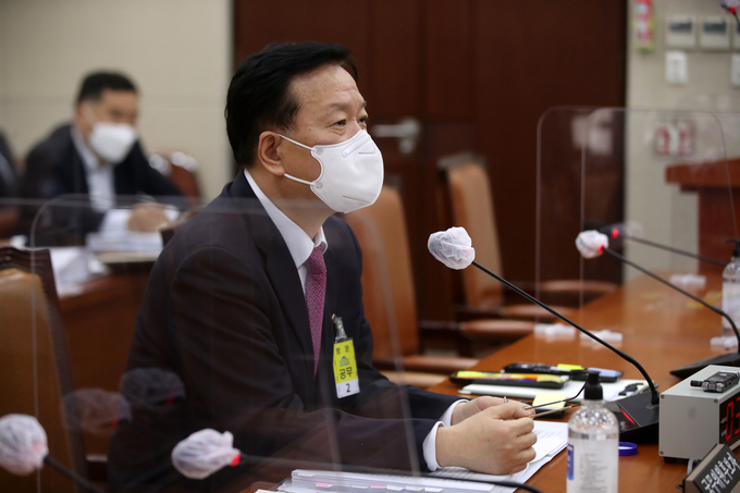 정호영 보건복지부 장관 후보자가 3일 오전 국회에서 열린 인사청문회에서 의원질의에 답변하고 있다. (사진=국회사진기자단/연합뉴스)
