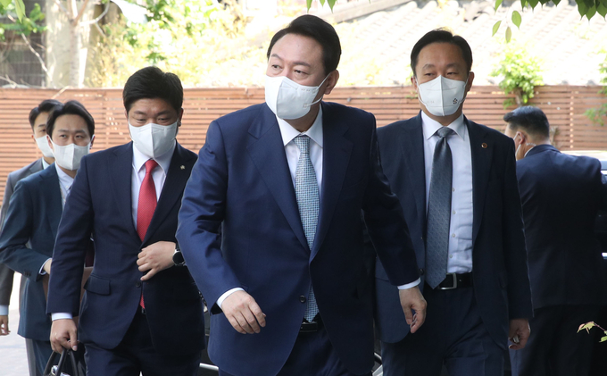 인수위 집무실 향하는 윤석열 당선인 (사진=연합뉴스/자료사진)