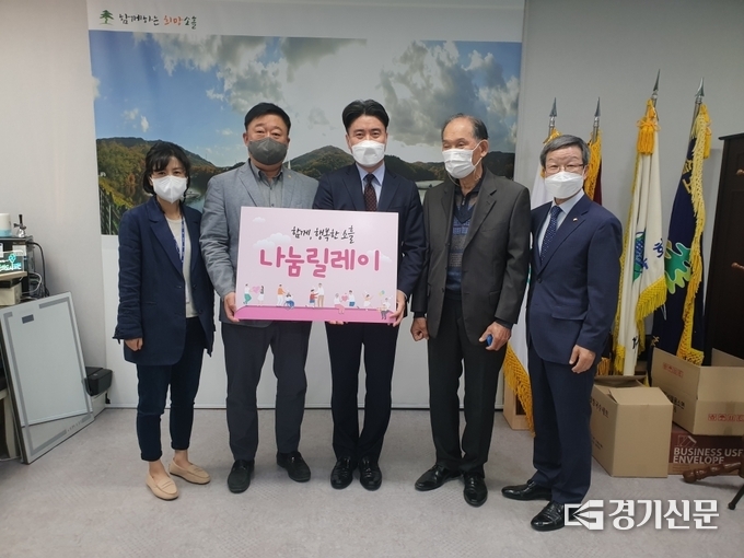 송우중앙교회(담임목사 오세우)에서 관내 어려운 이웃을 위한 성금을 기탁했다. (사진=포천시 제공)