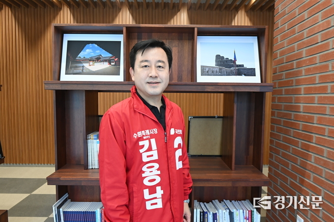 김용남 수원시장 후보가 5일 ‘김대훈의 뉴스토크’에 출연해 수원시의 가장 급한 현안을 ‘군비행장 이전’으로 보고 “비행장 이전을 올해 안으로 확정하겠다”고 말했다. (사진=오재우 기자)