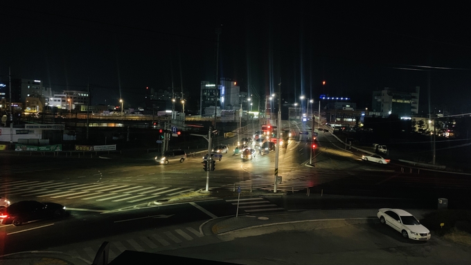 문산사거리 가로등 개선시공 전(사진=파주경찰서 제공)