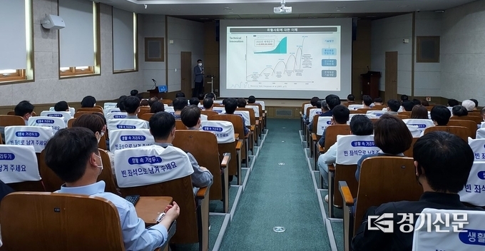 포천중앙도서관 세미나실에서 중대재해처벌법 관련 직무교육이 열리고 있다. (사진=포천시 제공)