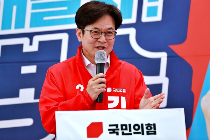 국민의 힘 김포시장 후보 선거사무실 개소식에서 김병수 후보가 인사말을 하고 있다. (사진=김병수선거캠프 제공)