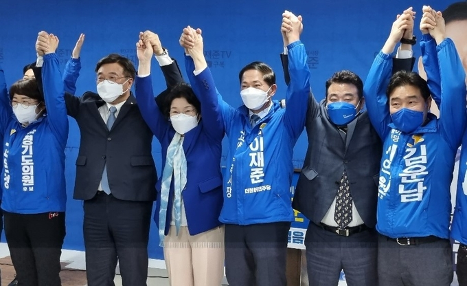 좌로부터 2번째 윤호중 민주당 비대위원장. 4범째 이재준 후보.(사진=이재준 더불어민주당 고양특례시장 후보측 제공)