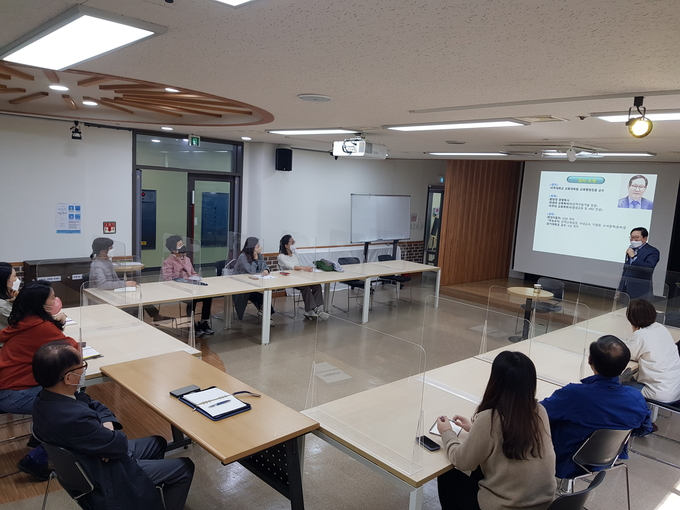군포문화재단은 국민연금공단과 연계해 군포시평생학습원이 진행한 무료특강을 하고 있다.