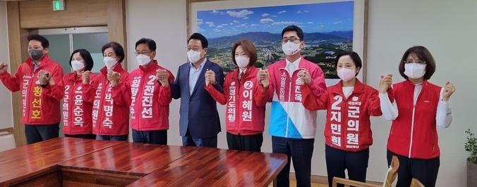 9일 오전 10시 양평군청 열린공감 회의실에서 국민의힘 당 후보들이 한자리에 모여 결의를 다지는 기자회견을 벌렸다.(사진=국민의힘 양평군수호보측 제공)