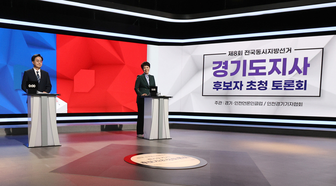 6·1 지방선거를 20여 일 앞두고 김동연 더불어민주당, 김은혜 국민의힘 경기지사 후보가 첫 토론회에서 치열하게 맞붙었다. (사진=경기언론인클럽 제공)