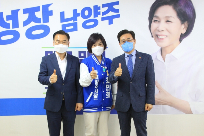 더불어민주당 남양주시장 경선에 나섰던 윤용수·이상열 예비후보가 최민희 후보에 대한 공개 지지를 선언했다.(사진=최민희 후보 캠프 제공)