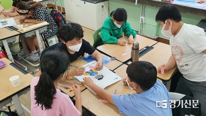 동두천시 소요초는 자연휴양림과 공동으로 환경교육 프로그램을 진행한다. (사진=소요초 제공)