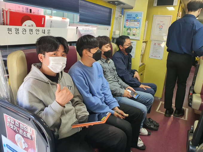 LX한국국토정보공사 경기남부지역본부 화성지사 '사랑의 헌혈 운동' 현장 사진. (LX한국국토정보공사 제공)