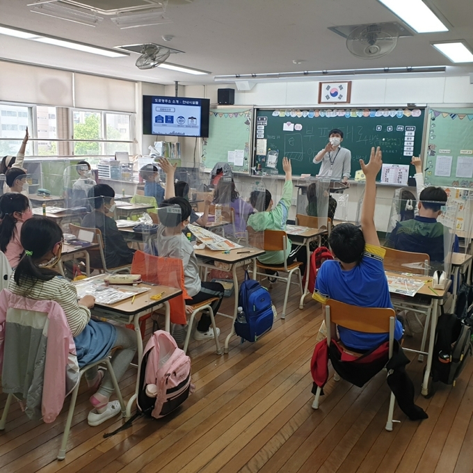 한 초등학교에서 찾아가는 도로명주소 홍보교실이 진행되고 있다.. ( 사진 = 부평구 제공 ) 