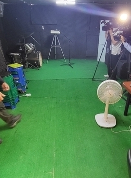불법 도박이 이뤄진 실평수 4~5평의 컨테이너 내부 공간. (사진=김한별 기자)