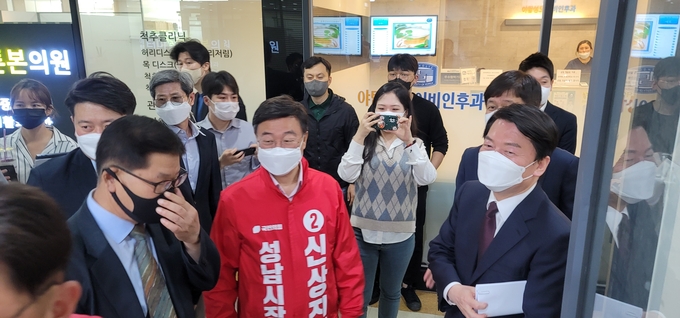 안철수 후보가 희망캠프를 방문하고 있다. (사진=희망캠프 제공)