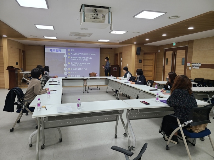 마을교사 워크숍에 참여한 구리몽실활동 마을교사들. (사진=구리남양주교육지원청 제공)