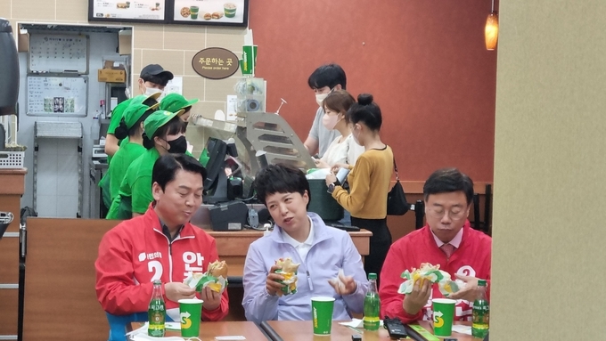 김은혜 국민의힘 경기도지사 후보는 15일 안철수 성남 분당갑 후보, 신상진 성남시장 후보와 회동을 가졌다. (사진=허수빈 기자)