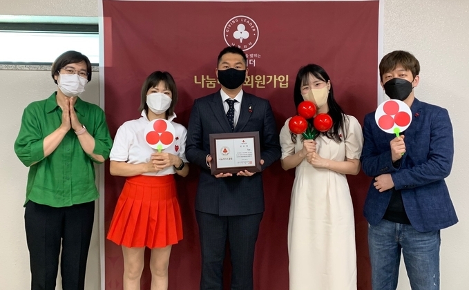 우측으로부터 박용진 토스뱅크 코어뱅킹디벨로퍼, 이자영 회계사, 이한빛 한빛수학 원장, 정정희 써드플로어커피 대표, 강주현 경기북부사랑의열매 본부장