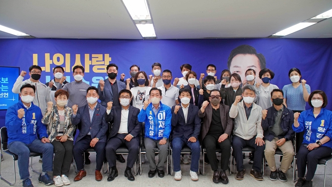 배드민턴 생활체육인 5000인이 16일 이재준 후보에 대한 지지를 선언했다. (사진=이재준 더불어민주당 수원특례시장 후보 캠프 측 제공)