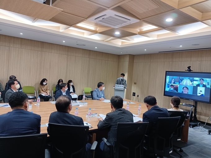 중국 주요 도시 코로나19 봉쇄 조치 장기화 관련 수출 대응 회의 (사진=경기도 제공)