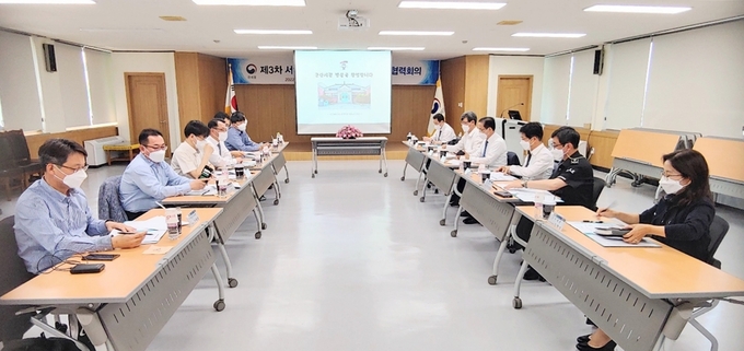 인천세관, 평택세관, 군산세관 관계자들이 서해안 밀수 공동 대응을 위한 협력회의를 진행하고 있다. ( 사진 = 인천세관 제공 )