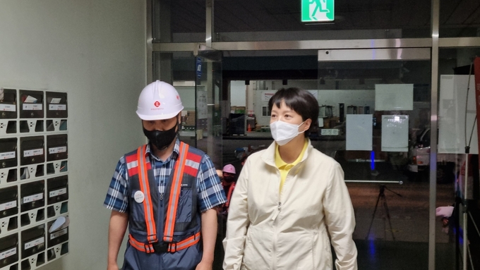 김은혜 국민의힘 경기도지사 후보는 19일 군포의 한 택배물류센터를 방문했다. (사진=허수빈 기자)