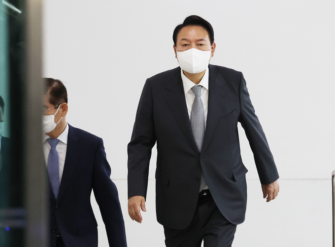 한덕수 국무총리 후보자 인준안 표결을 하루 앞둔 19일 오전 윤석열 대통령이 서울 용산 대통령실 청사로 출근하고 있다. (사진=연합뉴스)