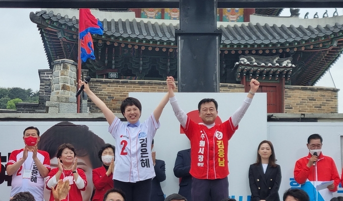 김은혜 국민의힘 경기도지사 후보는 19일 수원 팔달구 팔달문 앞에서 출정식을 가졌다. (사진=허수빈 기자)