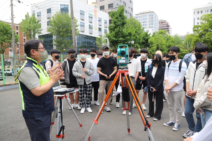 한국국토정보공사 'LX진로체험 프로그램'. (사진=한국국토정보공사 경기남부지역본부 제공)