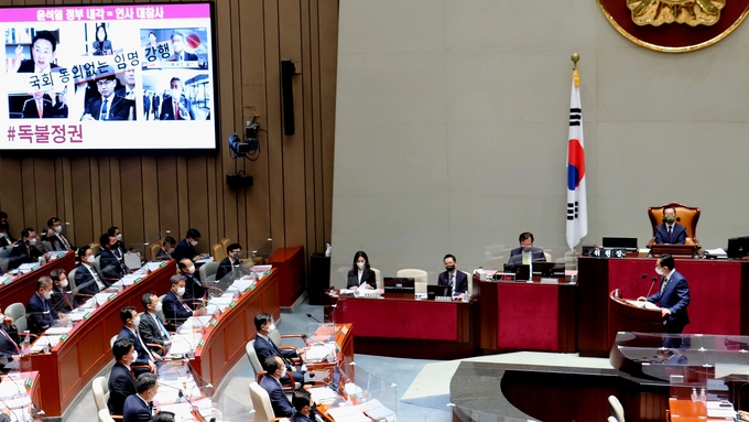 김한정 의원이 국회 예결위의 제2차 추가경정예산안 종합정책질의에서 협치를 촉구하고 있다.(사진=김한정 의원실 제공)
