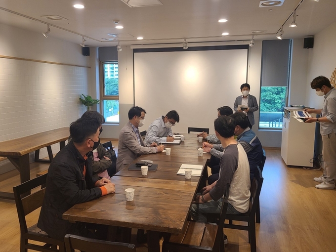 남양주시 다산행정복지센터는 미세먼지를 줄이고자 다산동 소재 건설사와의 간담회를 실시했다.(사진=남양주시 제공)