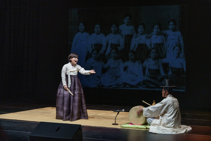 김경아 명창 공연 장면. ( 사진 = 미추홀학산문화원 제공 )