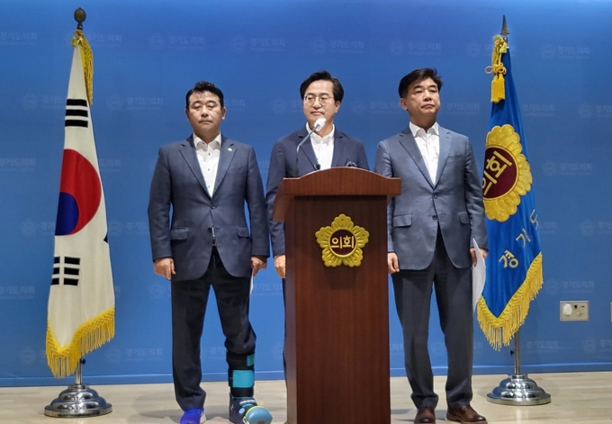 김동연 더불어민주당 경기지사 후보는 22일 경기도의회 브리핑룸에서 기자회견을 열고 “경기도내 투기과열지구와 조정대상지역은 해제돼야 한다”며 윤석열 정부에 이에 대한 해제 조치를 촉구했다. (사진=김혜진 기자)