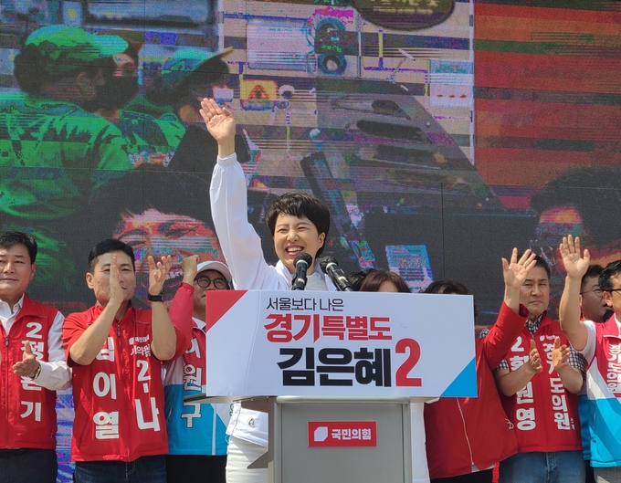 안양으로 지역을 옮긴 김은혜 후보는 지금껏 지지부진 했던 1기 신도시 재건축‧리모델링 사업을 전면에 내세워 선거운동을 이어갔다. (사진=김기웅 수습기자)