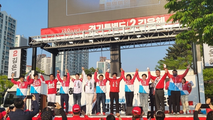 백경현 국민의힘 구리시장 후보와 김은혜 경기도지사 후보가 합동유세를 펼쳤다.(사진=백경현 후보 캠프 제공)