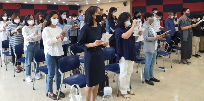 광명시는 지난 20일 하안도서관 강당에서 ‘2022년 광명시민 한 책 함께 읽기’ 사업의 올해의 한 책 선포식을 갖고 시민 독서 운동의 힘찬 첫 발을 내딛었다.(사진=광명시 제공)