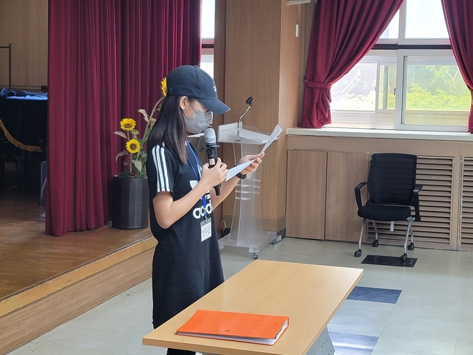군포몽실활동의 한 학생이 팀별 연간 계획을 발표하고 있다. (사진=군포의왕교육지원청 제공)