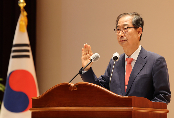 한덕수 국무총리가 23일 오전 세종시 정부세종청사에서 열린 취임식에서 취임 선서를 하고 있다. (사진=연합뉴스 제공)