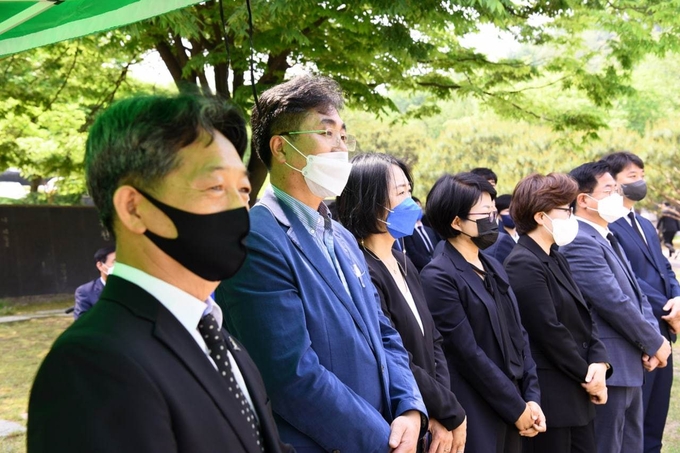성기선 경기도교육감 후보가 23일 故 노무현 전 대통령 13주기 공동 추모식에 참석했다. (사진=후보 캠프 제공)