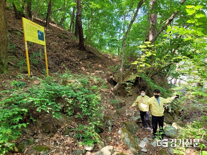 정덕채 포천시장 권한대행이 산사태 취약지역을 현장 점검했다. (사진=포천시제공)
