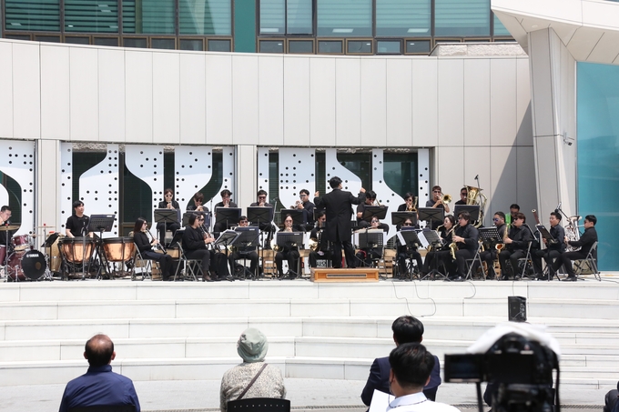 iH 창립 19주년 기념 음악회가 진행되고 있다. ( 사진 = iH 제공 )