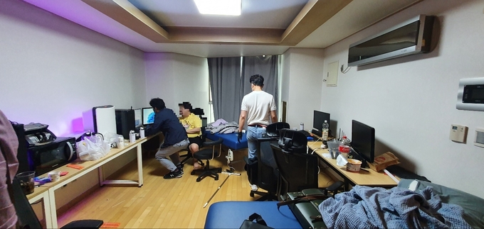 경기북부경찰청 풍속수사팀의 고양의 한 오피스텔에 있는 불법 성매매업소를 압수수색했다. (사진=경기북부경찰청 제공)