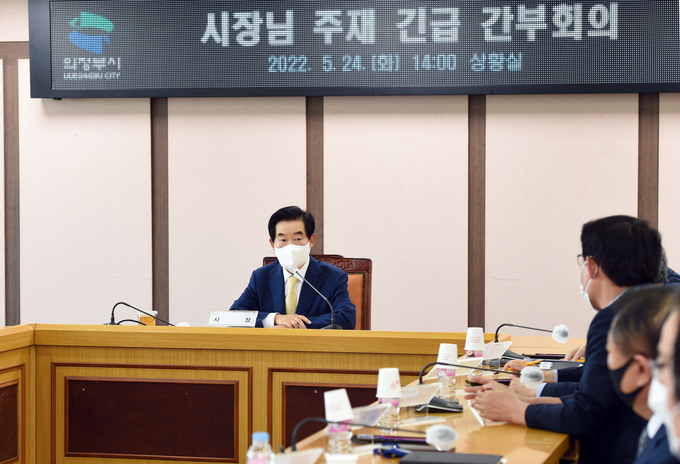 안병용 의정부 시장이 부당한 승진 인사에 반대한 안동광 부시장에 직위해제 조치를 취했다 나흘 만에 복구를 지시했다. (사진=의정부시 제공)