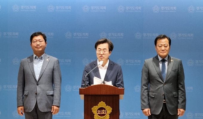 김동연 더불어민주당 경기지사 후보가 “윤석열 정부에서 공약 파기와 재추진 등 오락가락하고 있는 GTX 연장·신설을 확실히 추진하겠다”며 “정부는 GTX 연장 기준안을 5월 중으로 공개하라”고 촉구했다. (사진=허수빈 기자)